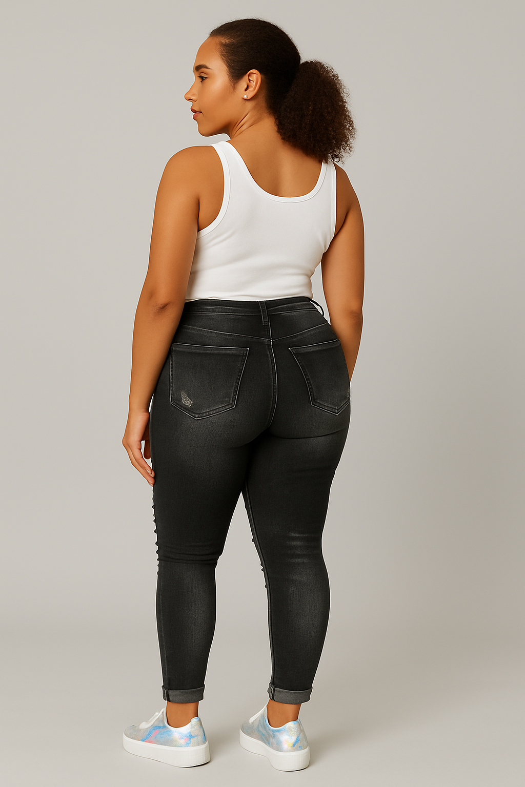 High-Stretch Ripped Skinny Jeans – Curve-Enhancing Fit